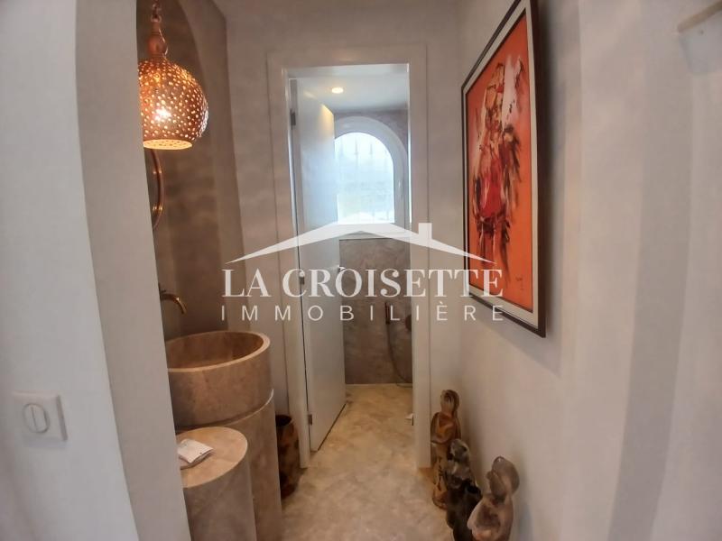 Villa meublée S+3 avec piscine et studio indépendant à Gammarth